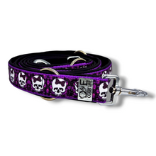 Lade das Bild in den Galerie-Viewer, Leine 3-fach "Lilac Skulls I"