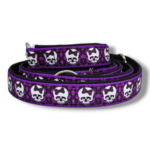 Lade das Bild in den Galerie-Viewer, Leine 3-fach "Lilac Skulls I"