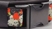 Laden und Abspielen von Videos im Galerie-Viewer, Halsband 40mm "Skulls & Roses II"