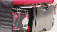 Laden und Abspielen von Videos im Galerie-Viewer, Halsband 50mm "Pink Bow Skull II"