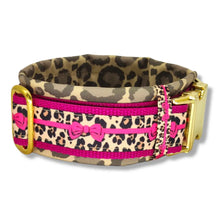 Lade das Bild in den Galerie-Viewer, Halsbänder - Halsband 50mm Pink Leo Love III