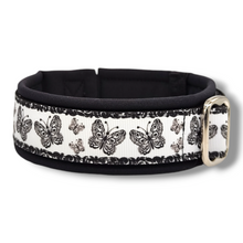 Lade das Bild in den Galerie-Viewer, Halsband 30mm &quot;Black &amp; White Butterflies II&quot;
