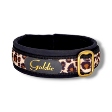 Lade das Bild in den Galerie-Viewer, Halsband 30mm &quot;Golden Leo Love II&quot;
