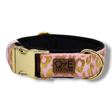 Lade das Bild in den Galerie-Viewer, Halsband 50mm &quot;Pink &amp; Gold Leo Love III&quot;

