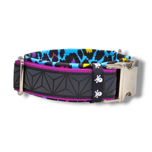 Lade das Bild in den Galerie-Viewer, reflektierendes Halsband 40mm &quot;Rainbow Leopard I&quot;
