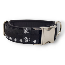 Lade das Bild in den Galerie-Viewer, Halsband 50mm &quot;Skulls &amp; Glitter II Black&quot;
