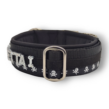 Lade das Bild in den Galerie-Viewer, Halsband 50mm &quot;Skulls &amp; Glitter II Black&quot;
