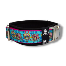 Lade das Bild in den Galerie-Viewer, Halsband 40mm &quot;Sugar Skulls I&quot;
