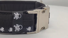 Laden und Abspielen von Videos im Galerie-Viewer, Halsband 50mm &quot;Skulls &amp; Glitter II Black&quot;
