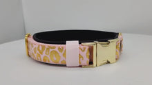 Laden und Abspielen von Videos im Galerie-Viewer, Halsband 50mm &quot;Pink &amp; Gold Leo Love III&quot;
