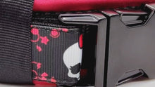 Laden und Abspielen von Videos im Galerie-Viewer, Halsband 40mm &quot;Pink Bow Skull I&quot;
