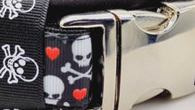 Laden und Abspielen von Videos im Galerie-Viewer, Halsband 40mm &quot;Skulls &amp; Hearts II&quot;

