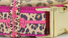 Laden und Abspielen von Videos im Galerie-Viewer, Halsband 30mm &quot;Pink Leo Love V&quot;
