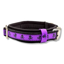 Lade das Bild in den Galerie-Viewer, Halsbänder - Halsband 25mm Lilac Mini Skulls
