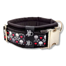 Lade das Bild in den Galerie-Viewer, Halsbänder - Halsband 50mm Skulls &amp; Hearts III
