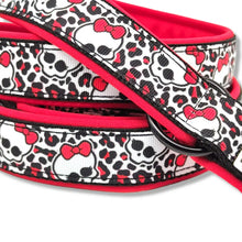 Lade das Bild in den Galerie-Viewer, Leinen - Leine 3-fach Red Bow Skull
